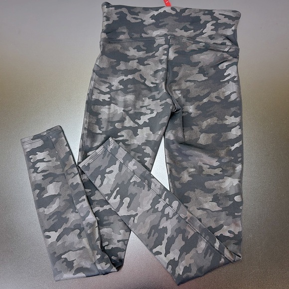 SPANX Black Gray Faux Leather Camo Print Leggings Size S - Picture 6 of 14